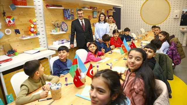 Milli Eğitim Bakanı Yusuf Tekin, Bakü'de Türk eğitim kurumlarını ziyaret etti