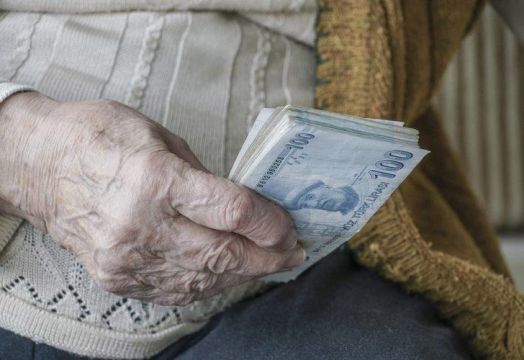 Ek ödemeler arttı! Emekli maaş zammı için kritik tarih
